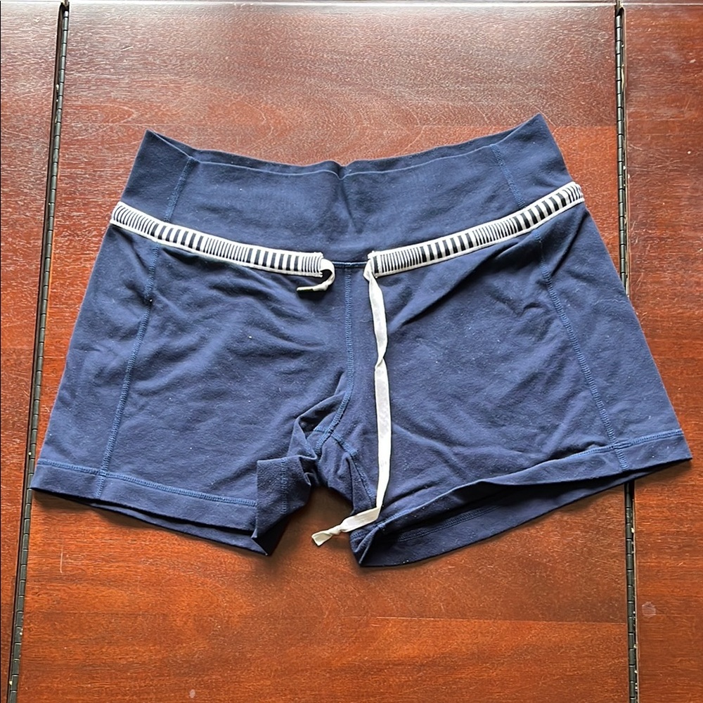 Lululemon navy spandex shorts size 6